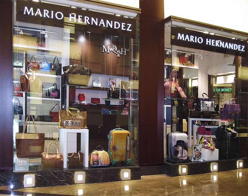 Дизайн магазина сумок Mario Hernandez в  ТЦ «Вегас». 52 кв.м. Москва. Фото