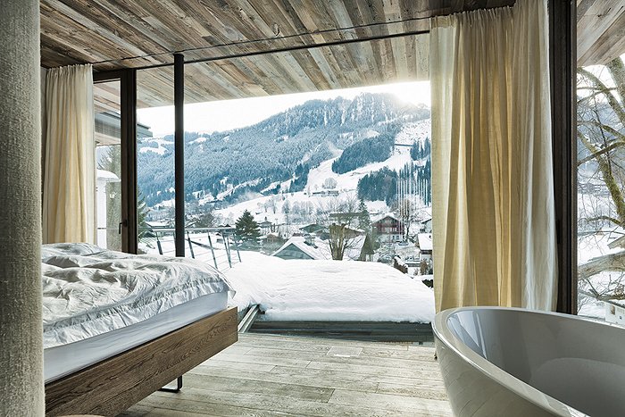 Спальня в шале с видом на горы